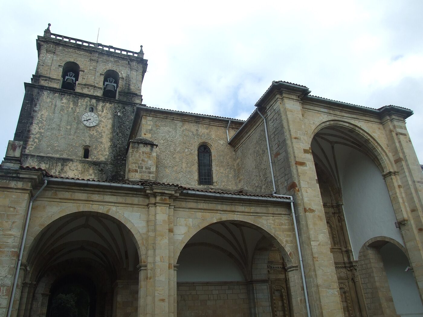 Iglesia de San Vicente de la Maza en Guriezo