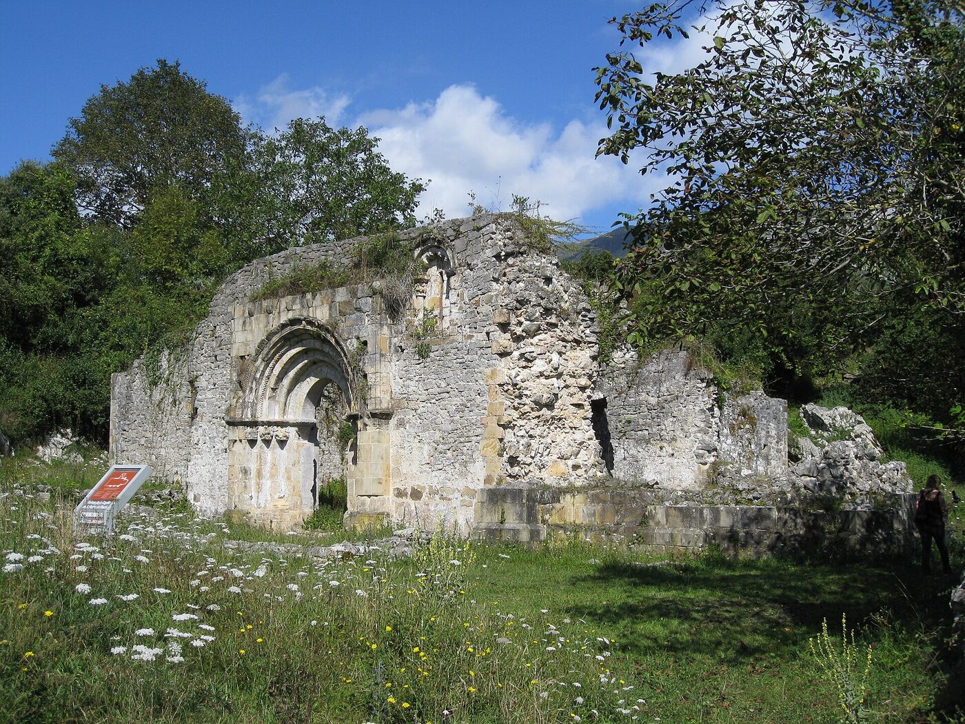 Capilla de San Pedro de Plecín / Capiella de San Pedru de Plecín en Peñamellera Alta