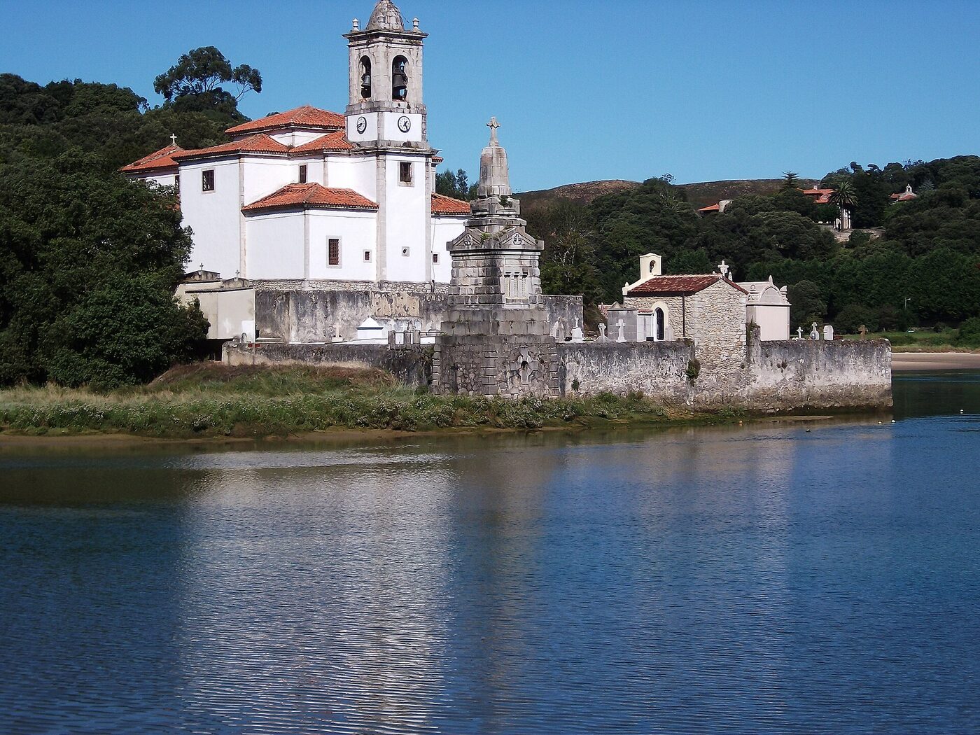 Iglesia de Nuestra Señora de los Dolores en Llanes