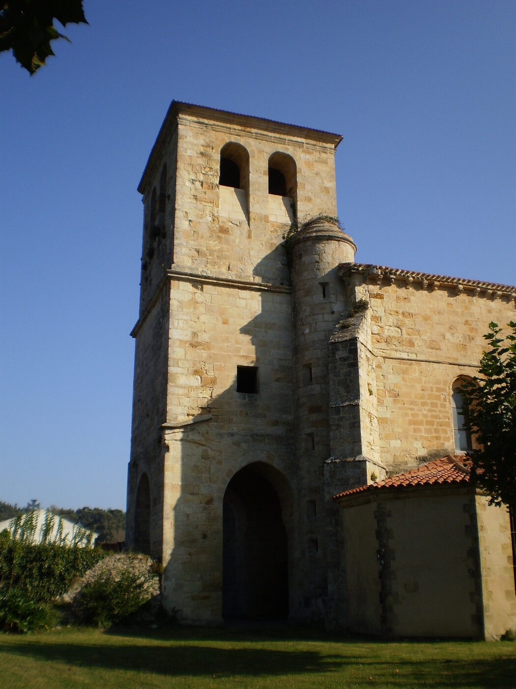 Iglesia de San Pedro en Arnuero