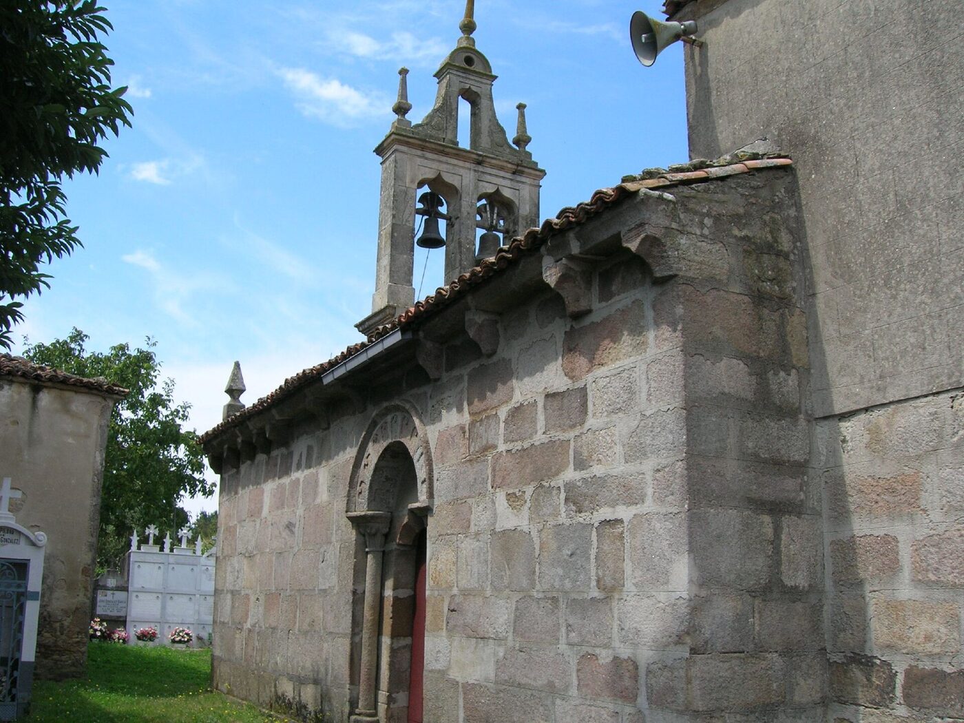 Igrexa de Santiago de Albá en Palas de Rei