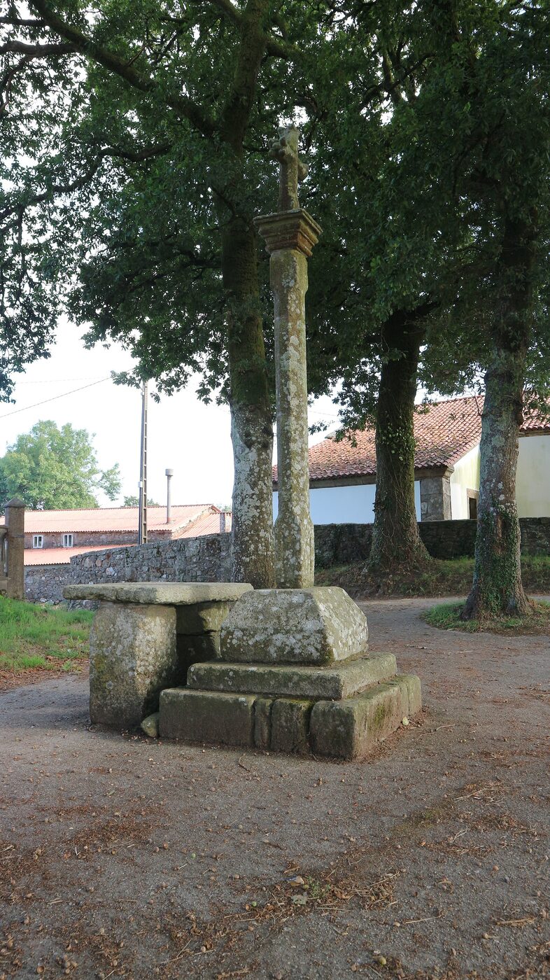 Igrexa de Santa María de Fisteus en Curtis