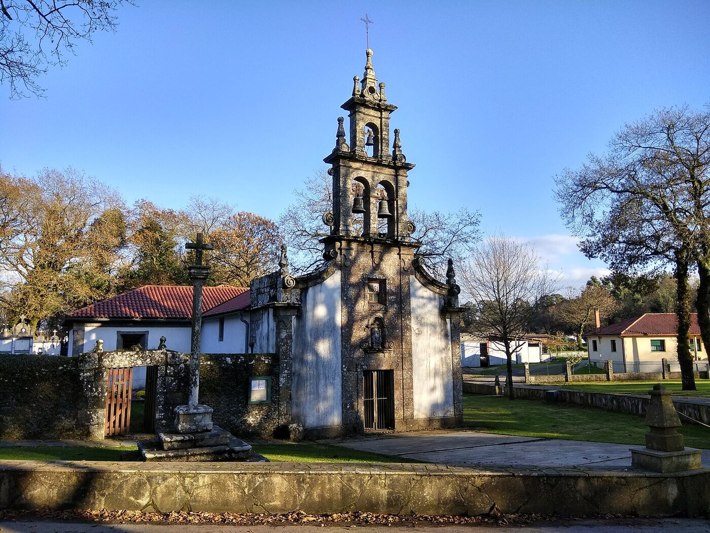 Igrexa de San Roque de Xabriño en Curtis