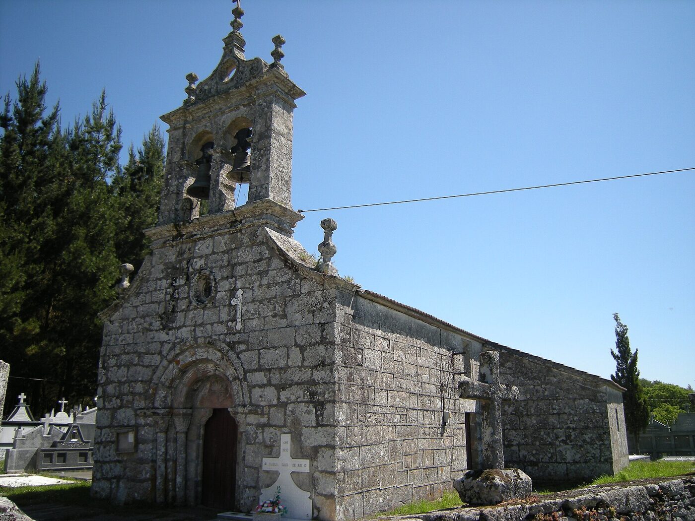 Igrexa de San Pedro de Vilareda en Palas de Rei