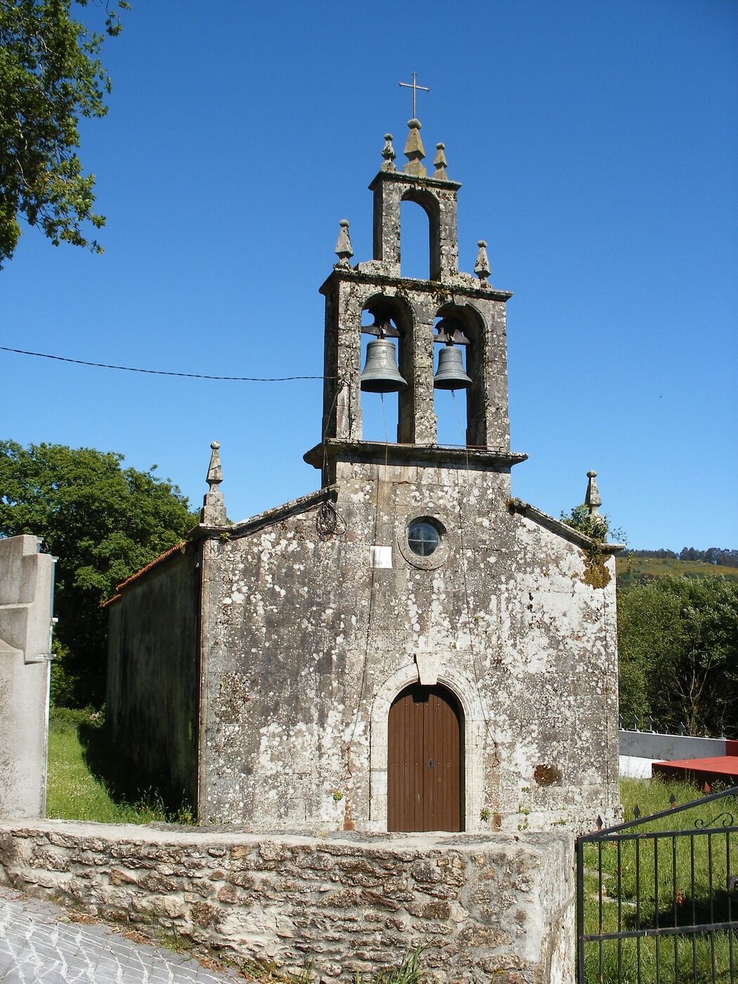 Igrexa de San Miguel de Codesoso en Sobrado