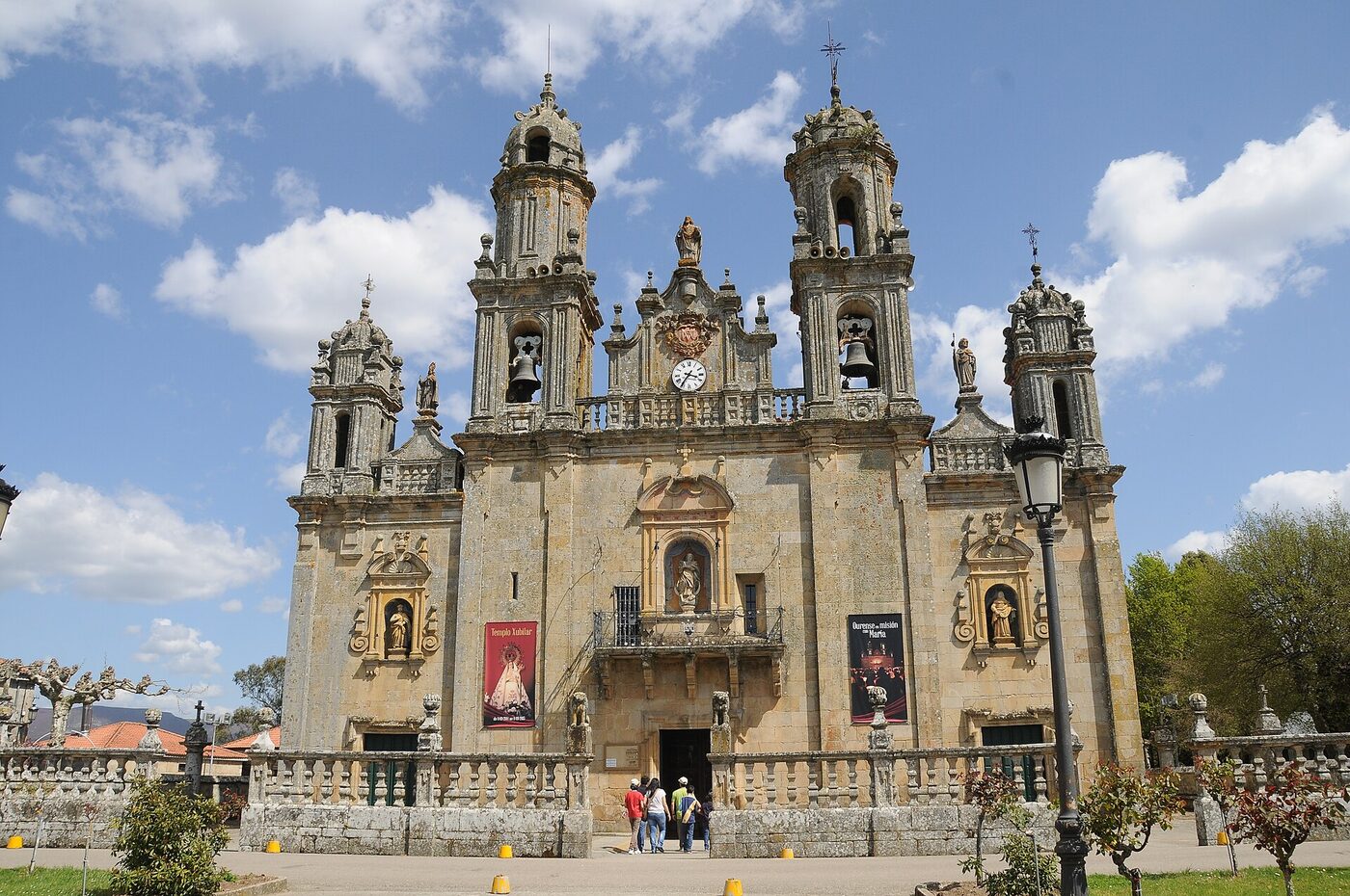 Santuario da Nosa Señora dos Milagres do Monte Medo en Baños de Molgas