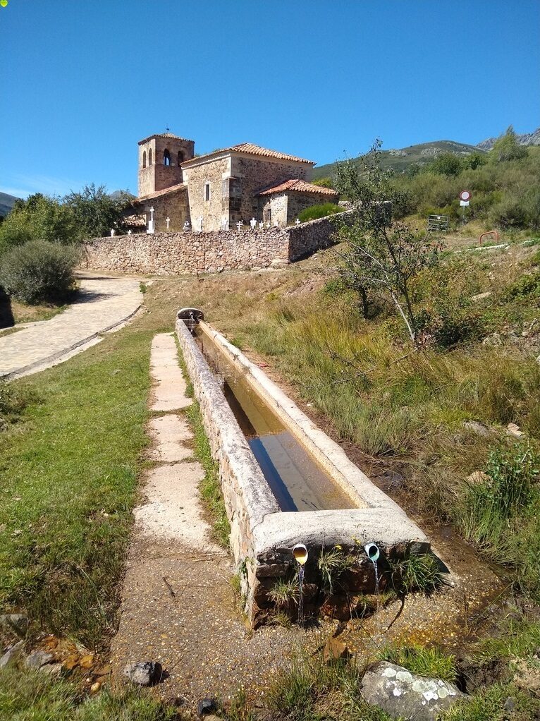 Iglesia de San Martín de Tours en Triollo