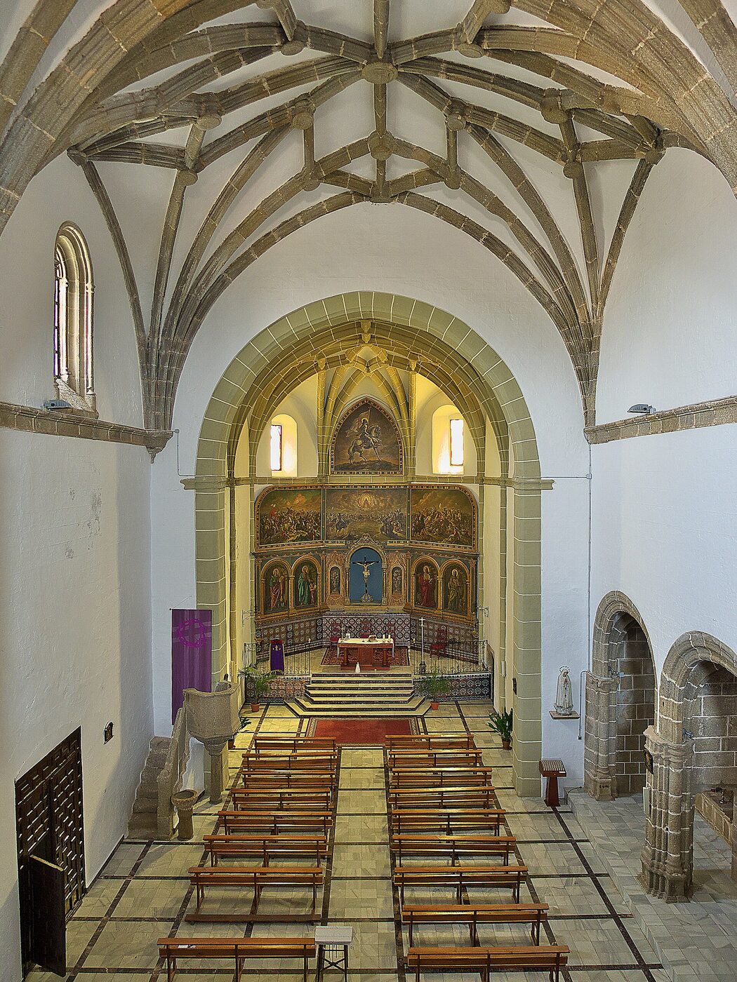 Iglesia de Santiago Apóstol en Calera de León