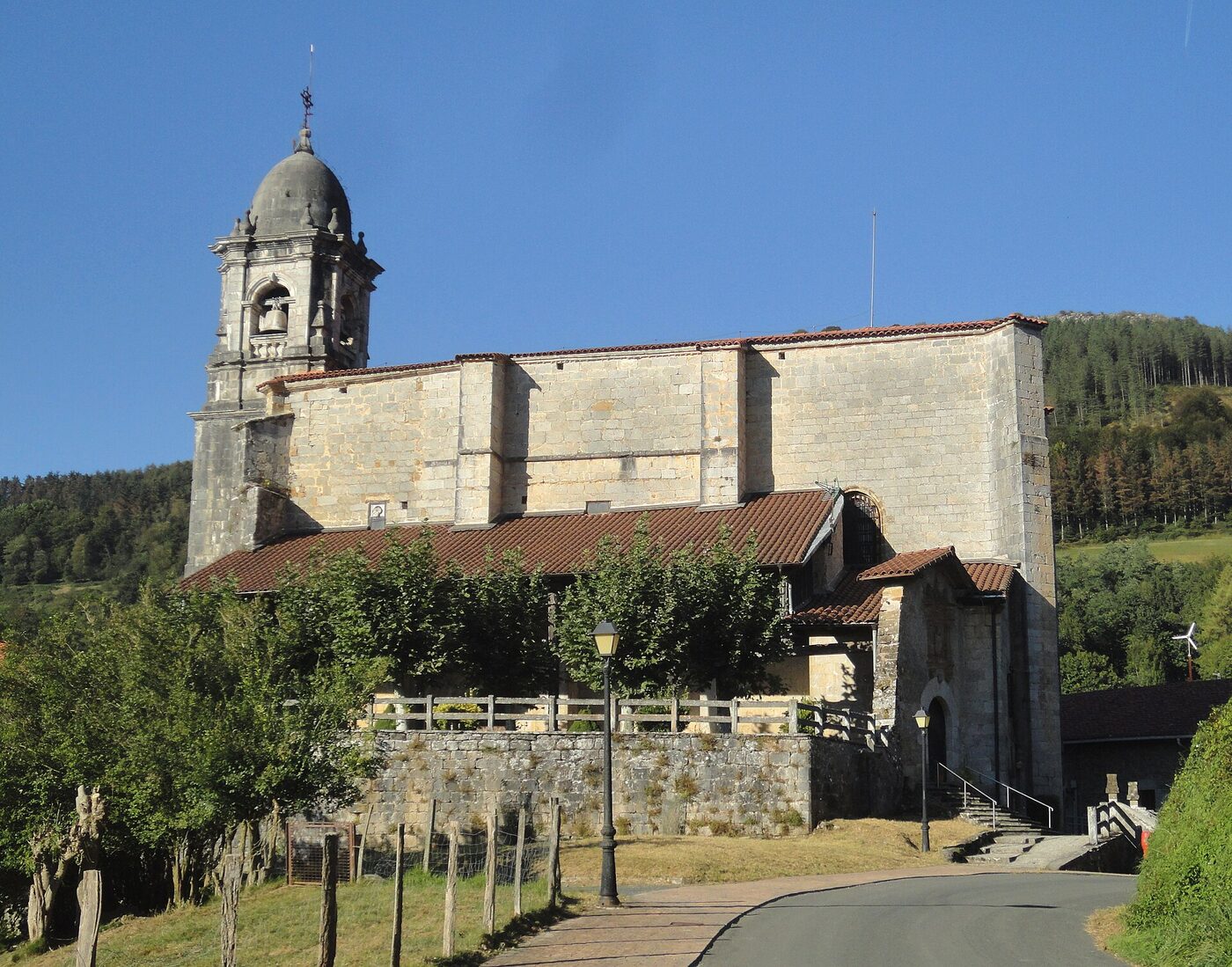 Asuntziongo Santa Maria eliza en Gaztelu
