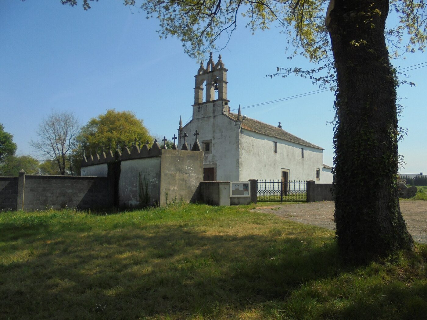 Igrexa de San Nicolao de Folgueira en Outeiro de Rei