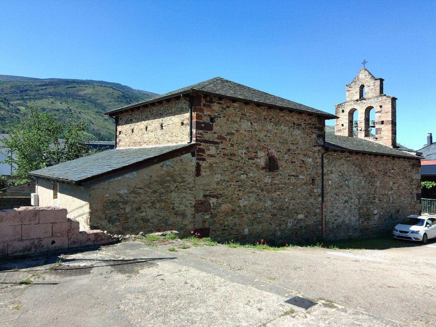 Igrexa de San Lourenzo de Arcos en Vilamartín de Valdeorras
