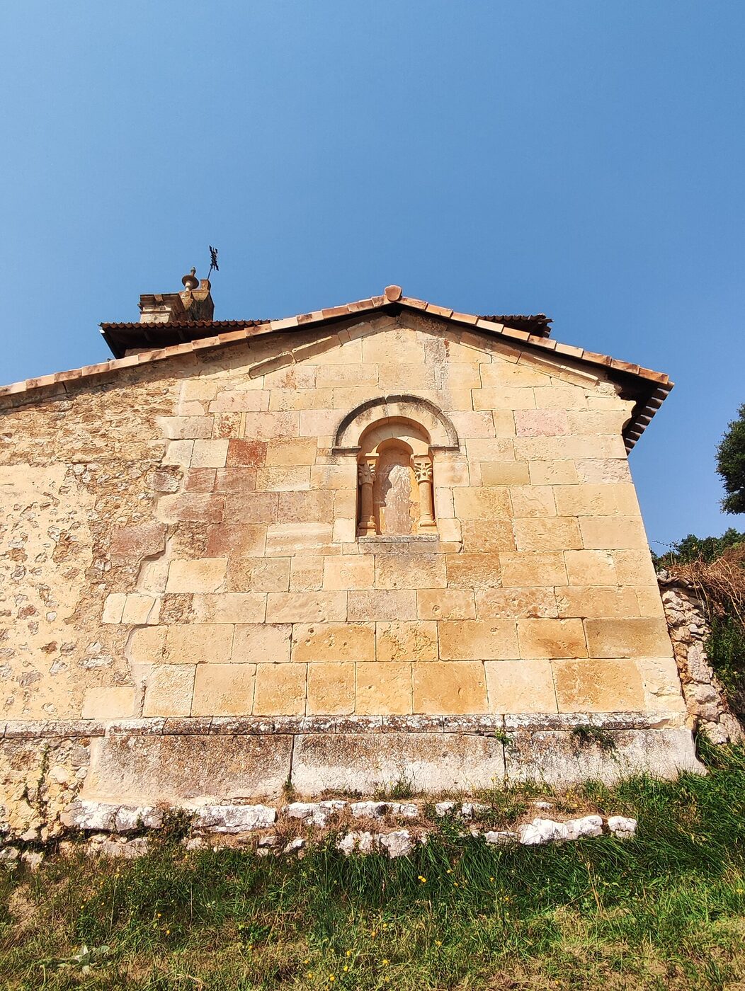 Iglesia de San Juan Bautista en Condado de Treviño
