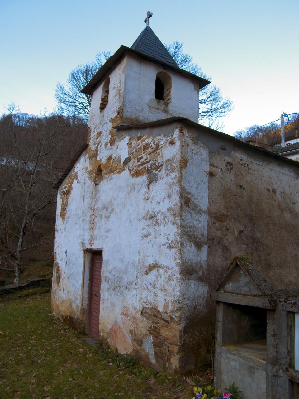 Igrexa de San Salvador de Pacios da Serra en Quiroga