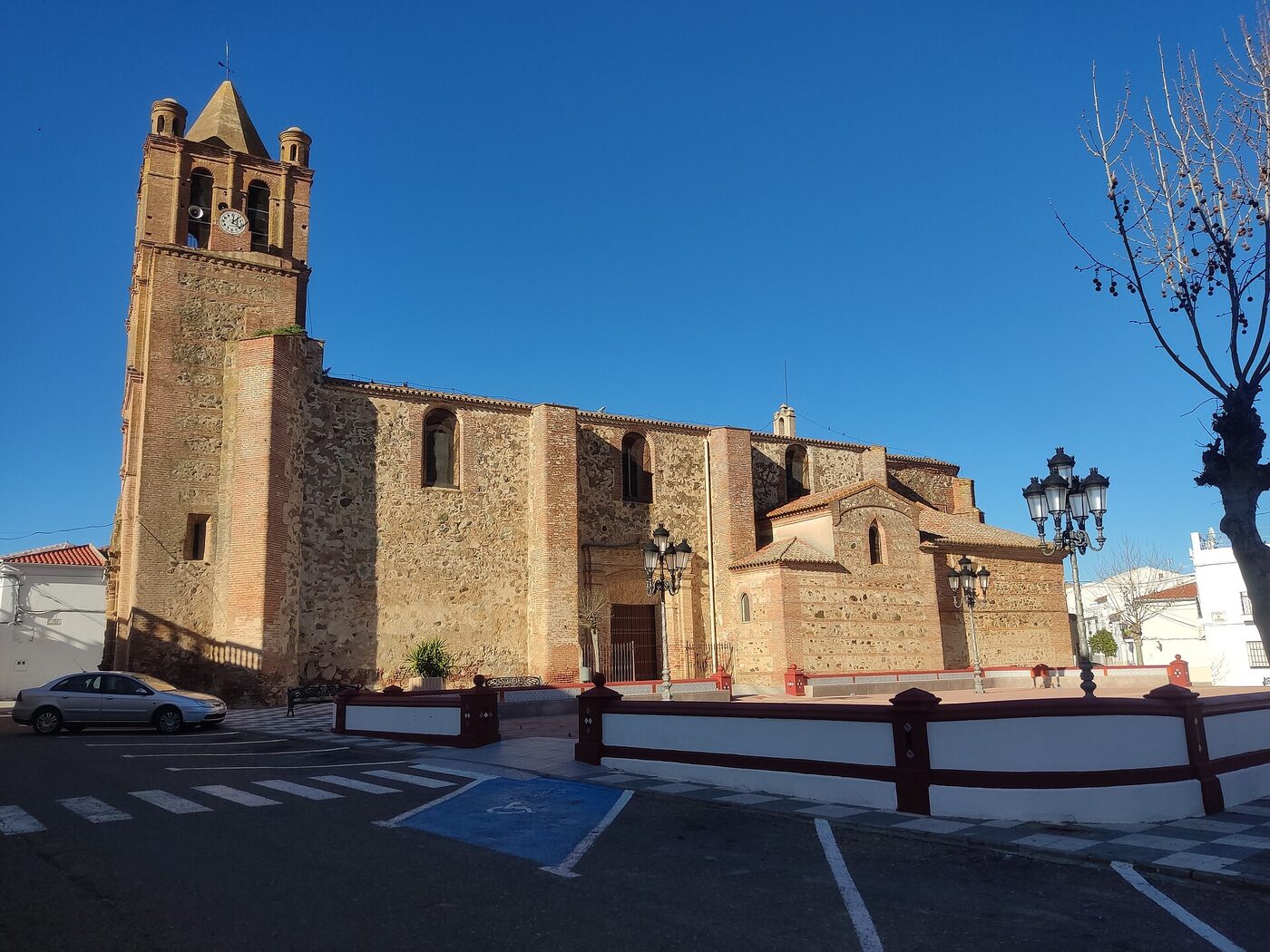 Iglesia de Nuestra Señora de los Remedios en Ahillones