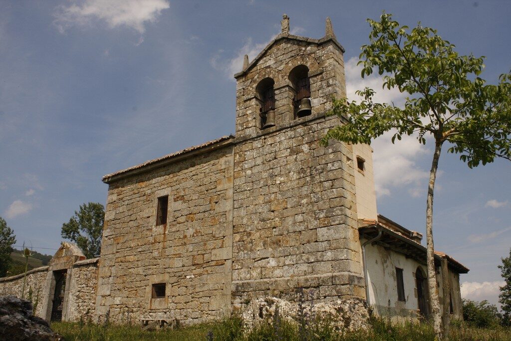 Iglesia de San Cristóbal Mártir en Merindad de Sotoscueva