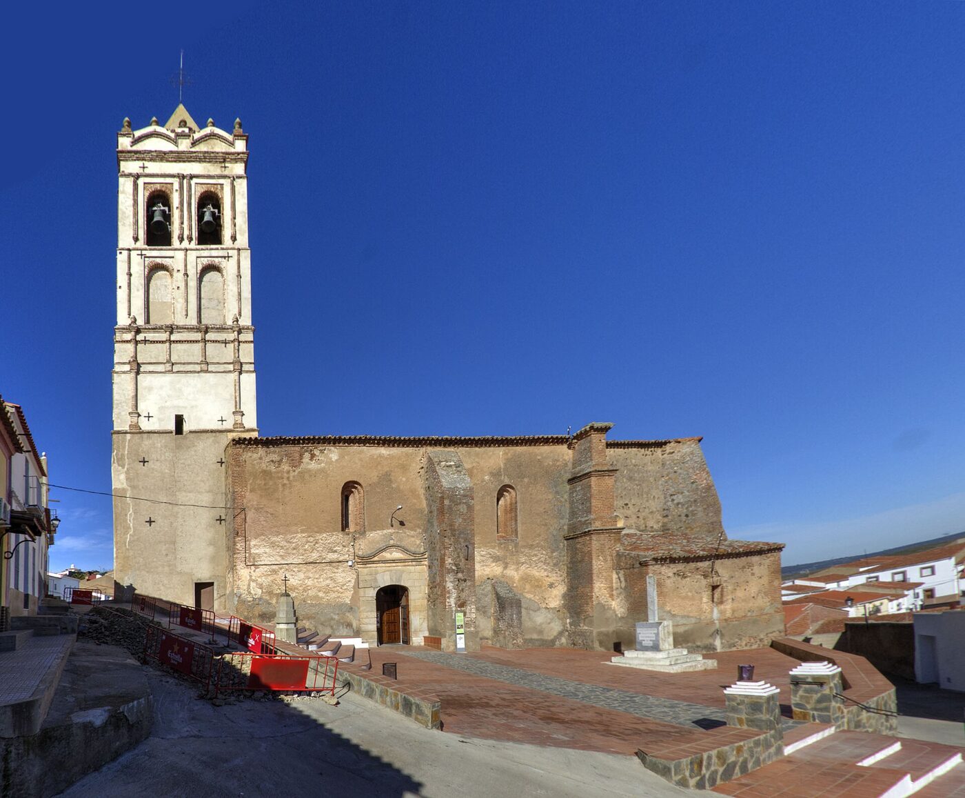 Iglesia de San Sebastián en Llera