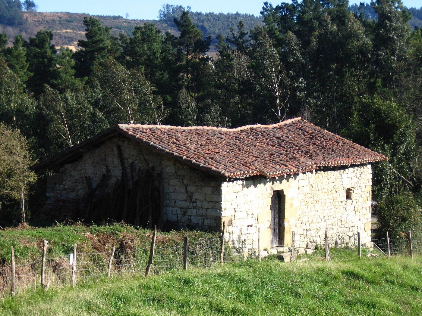 Salbadore ermita en Larrabezúa