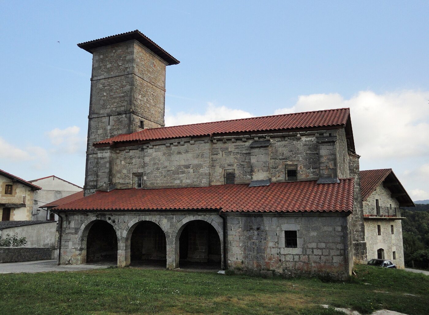 San Joan Bataiatzailearen eliza en Larraun