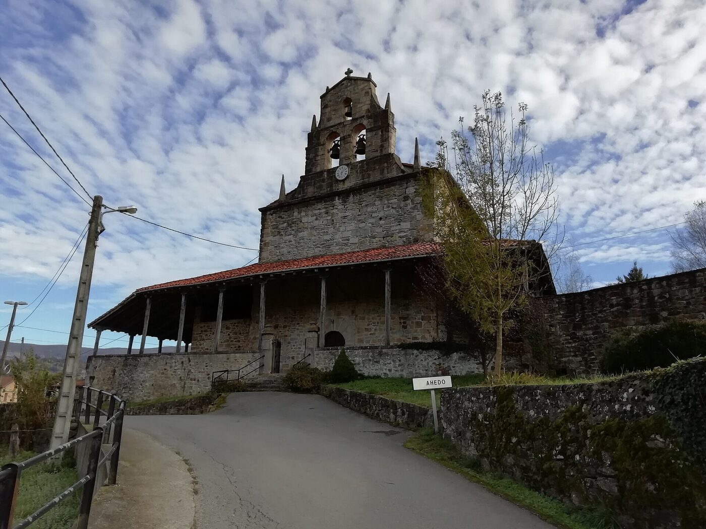 Iglesia de San Miguel Arcángel en Valle de Carranza