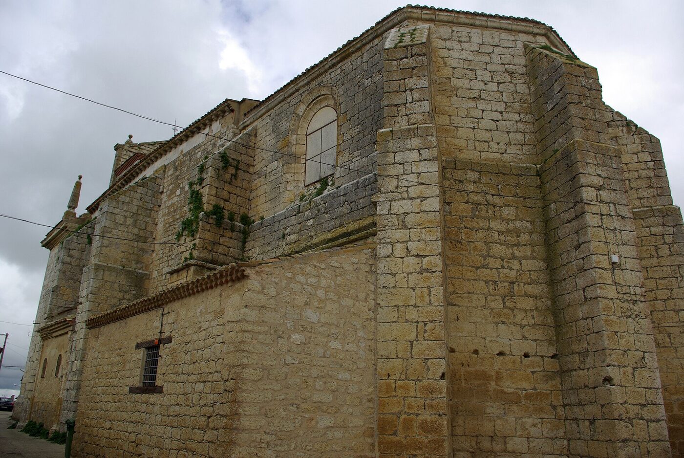 Iglesia de Santa María de la Paz (s.XVI) en Montealegre de Campos