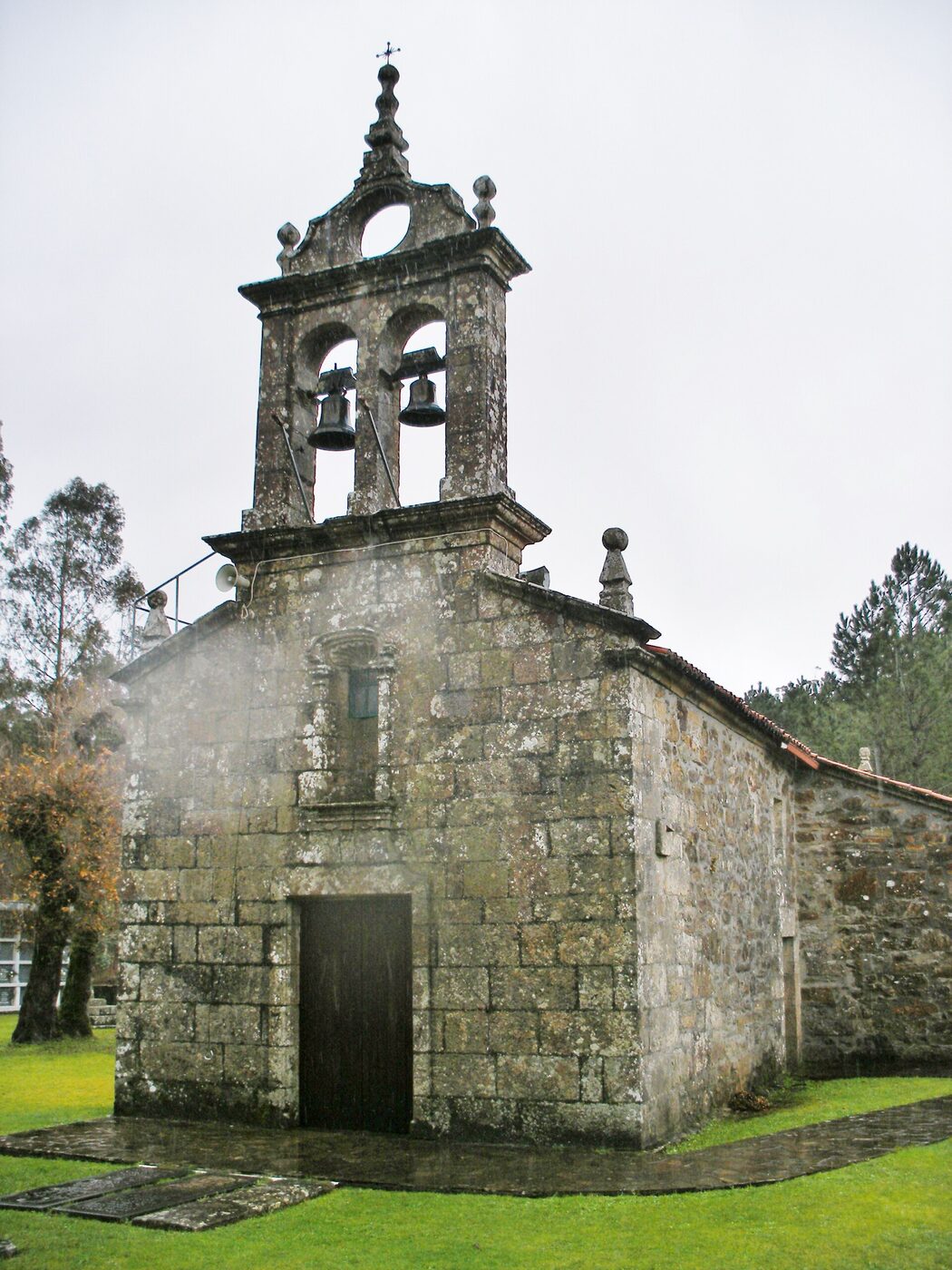 Igrexa de San Cristovo de Erviñou en Val do Dubra
