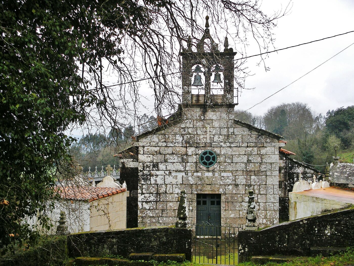 Igrexa de Santa María de Paramos en Val do Dubra
