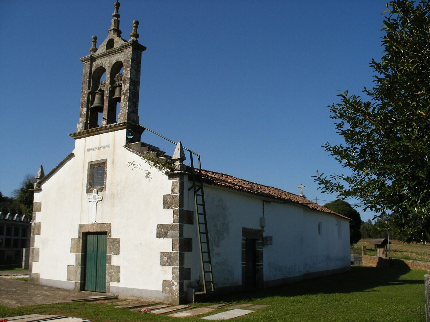 Igrexa de San Xoán de Calvente en Oroso