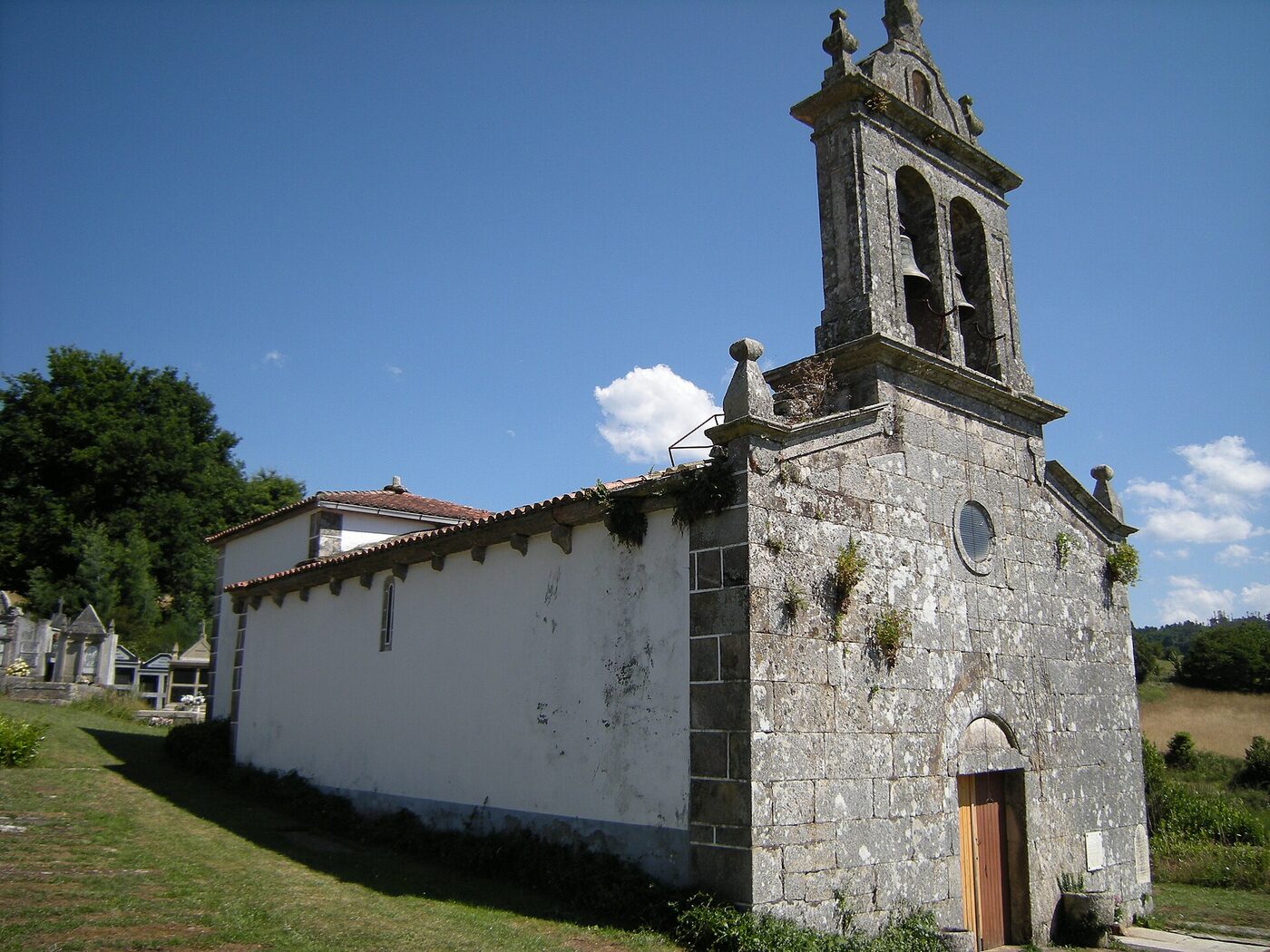 Igrexa de Santalla de Artoño en Agolada