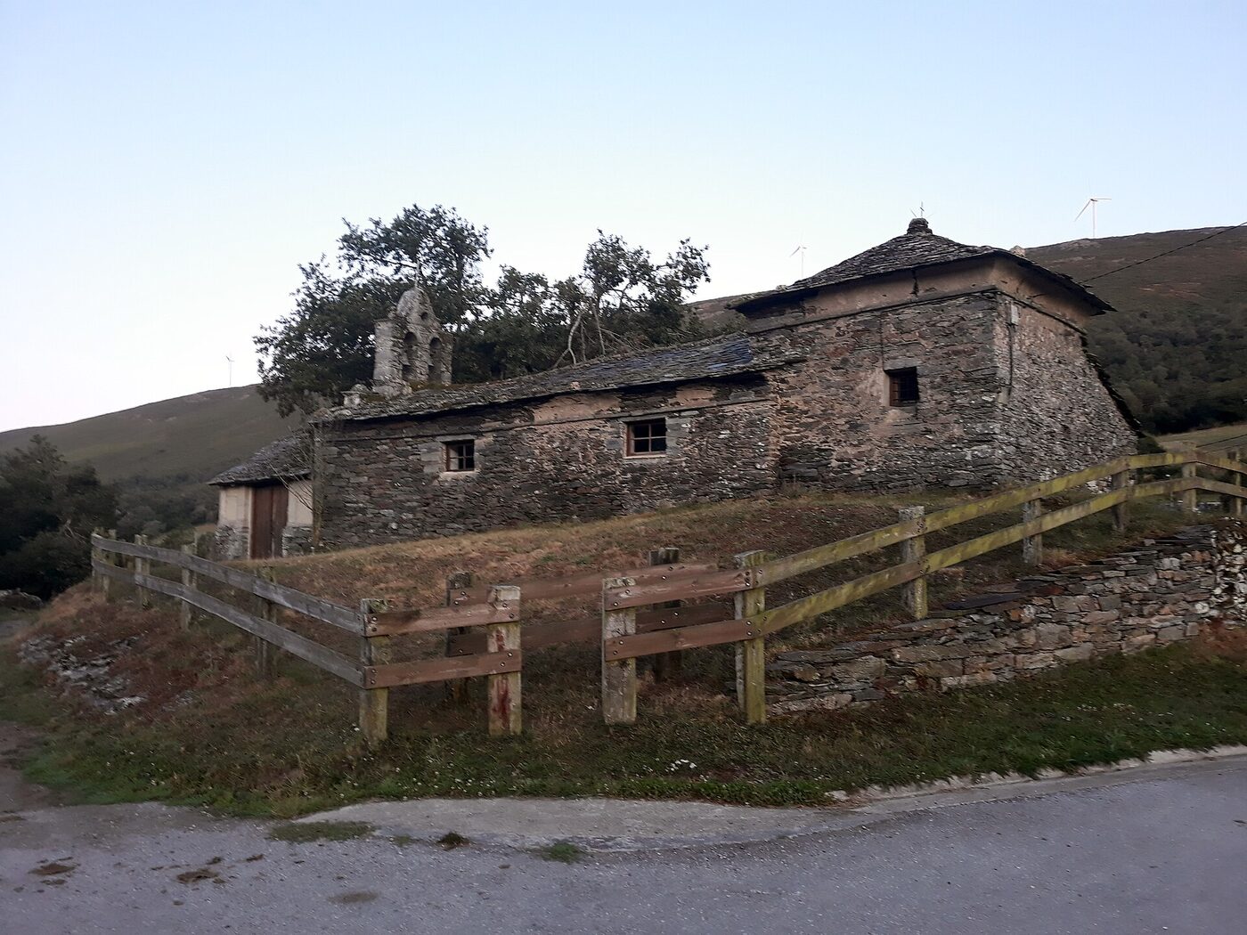 Igrexa de Santa María Madalena da Mesa en Grandas de Salime