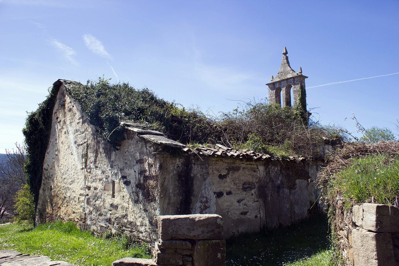 Igrexa Vella de San Pedro de Viñós en Arzúa