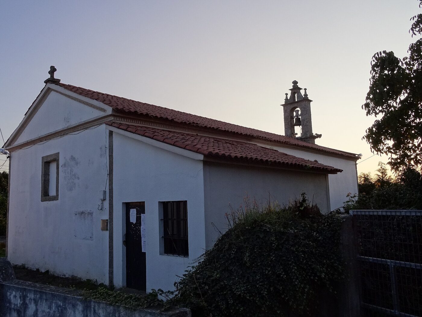 Igrexa de San Pedro de San Román en Santiso