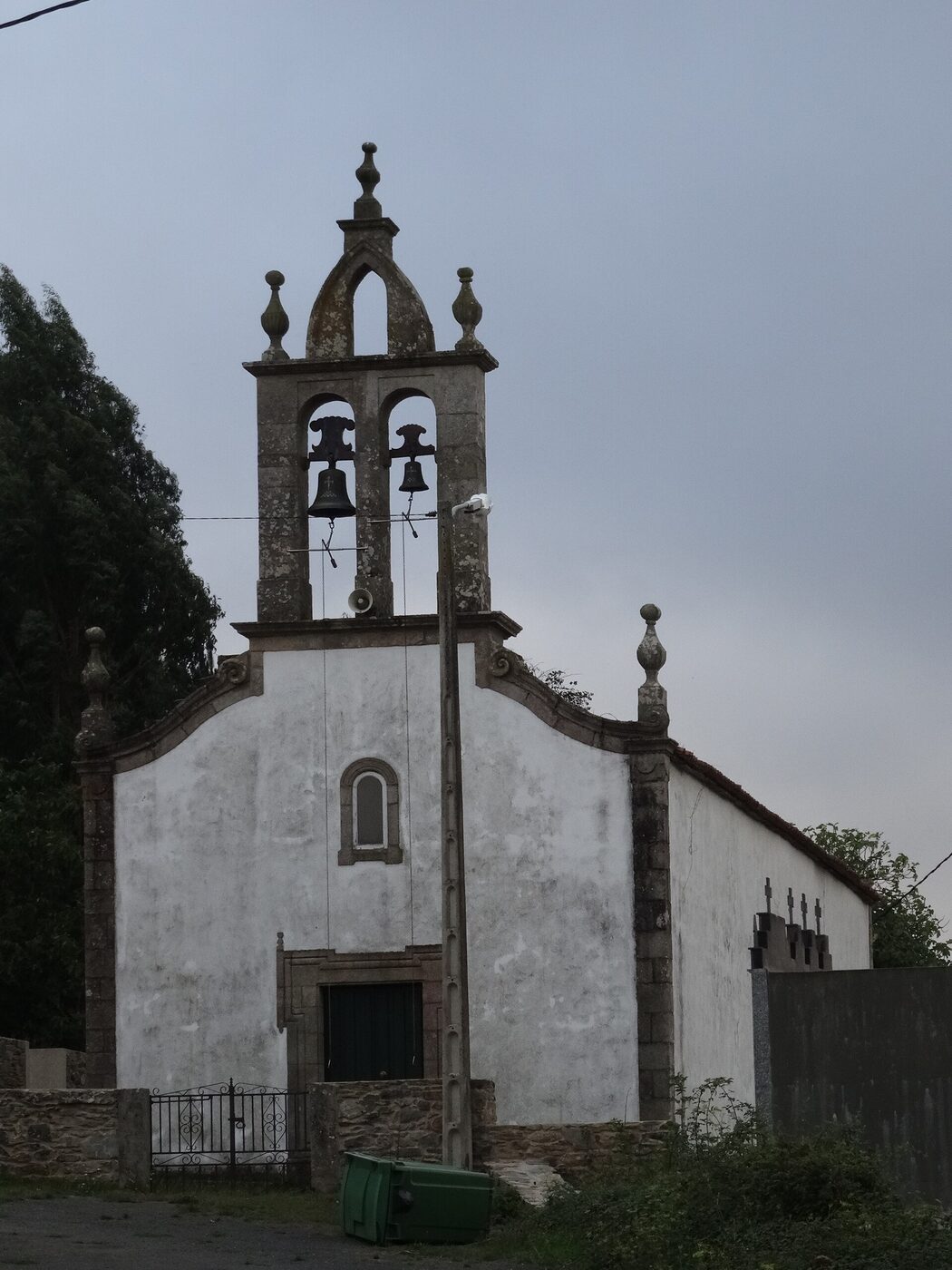 Igrexa de San Pedro de Belmil en Santiso