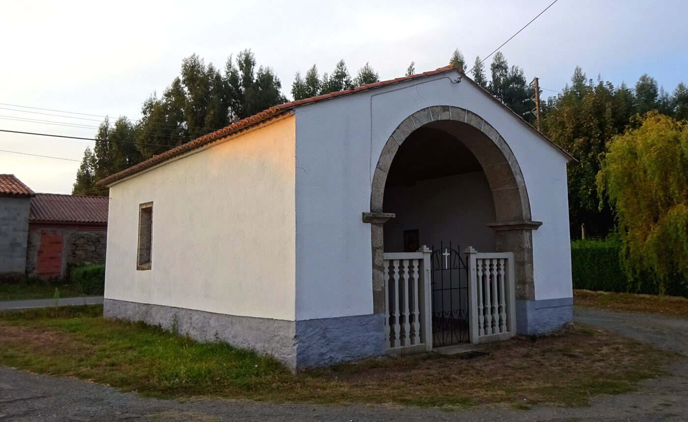 Capela da Santa Cruz de San Benito en Santiso