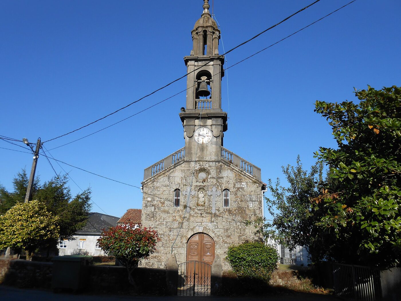 Igrexa de San Vicente de Arantón en Santa Comba