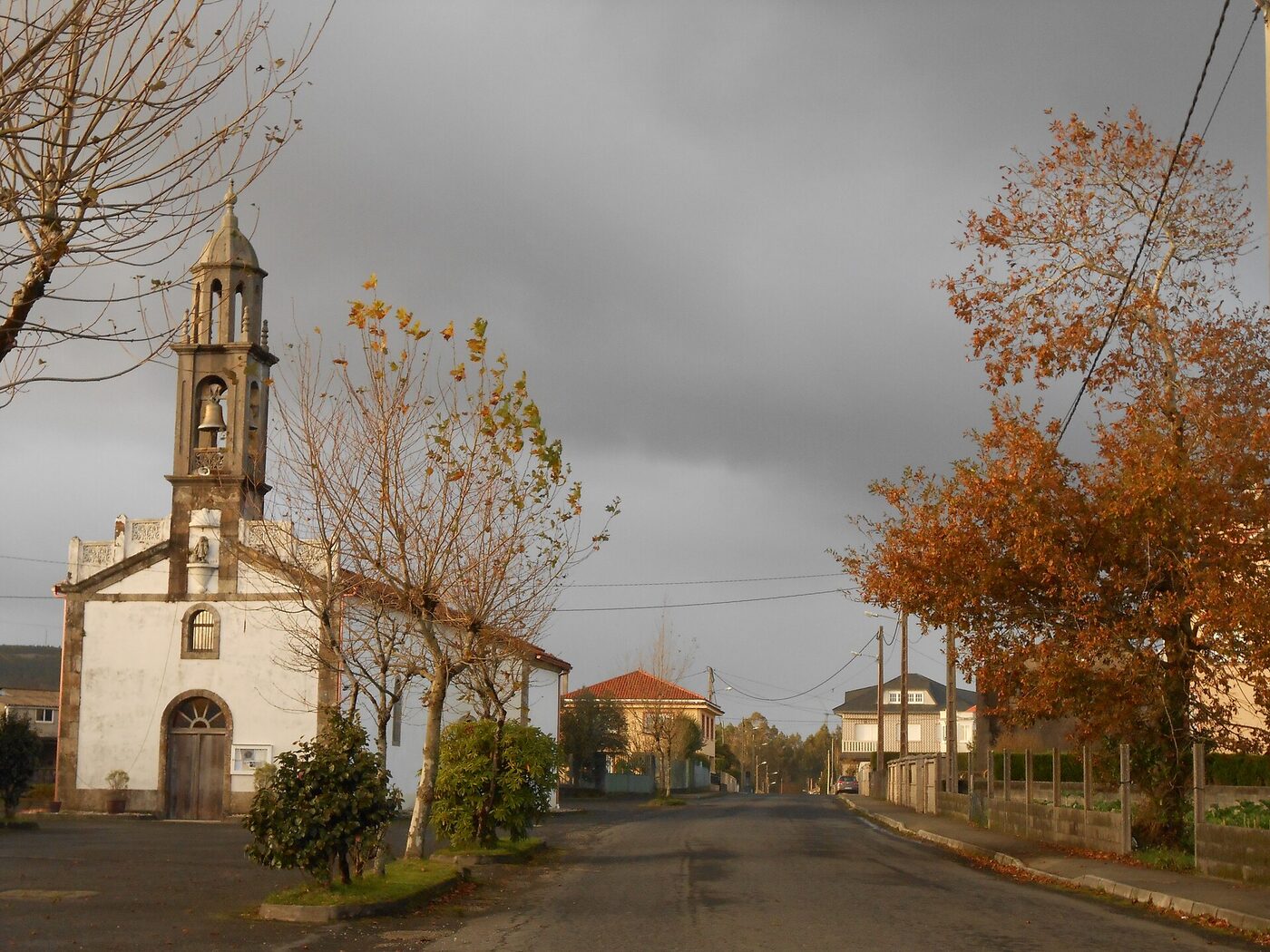 Igrexa de San Salvador de Padreiro en Santa Comba