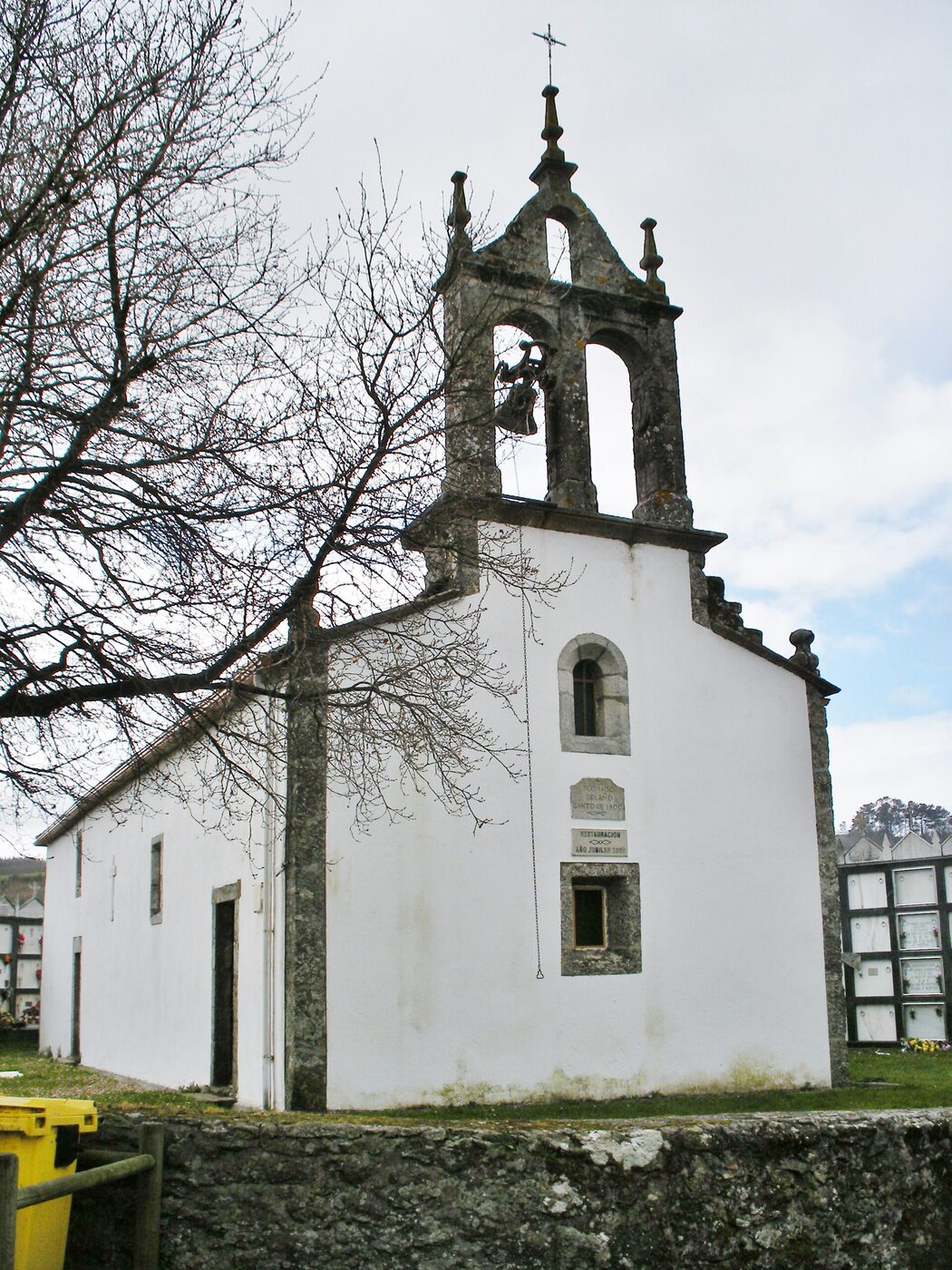 Igrexa de San Pedro de Maceda en Melide
