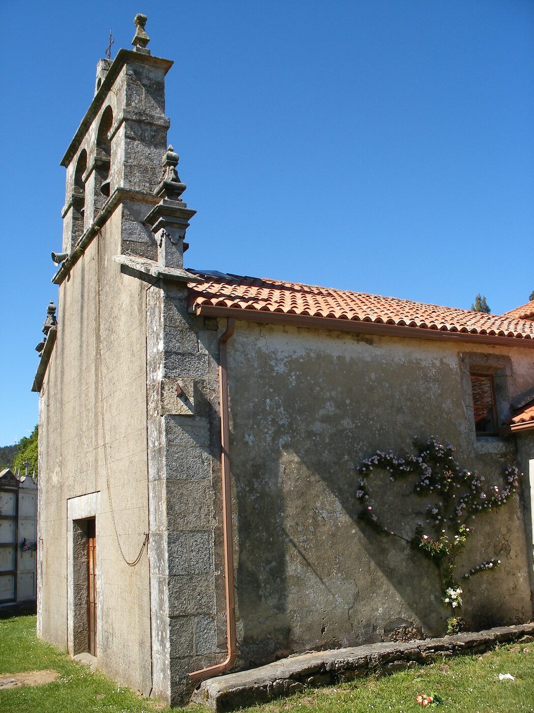 Igrexa de San Pedro de Folladela en Melide