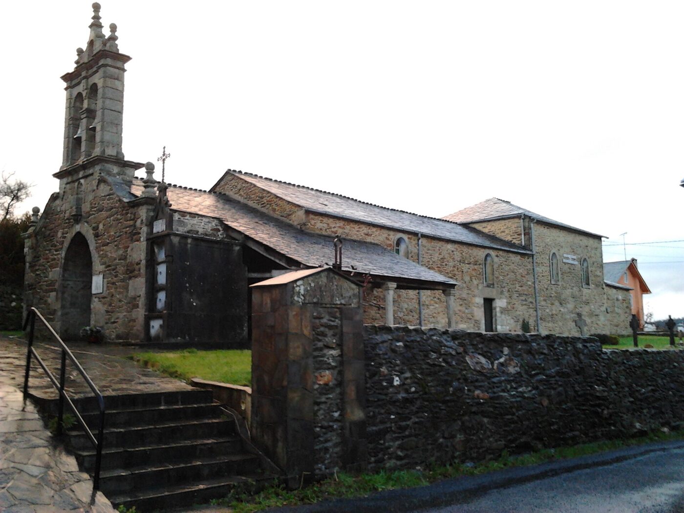 Igrexa de Santa María do Alto de Xestoso en Monfero