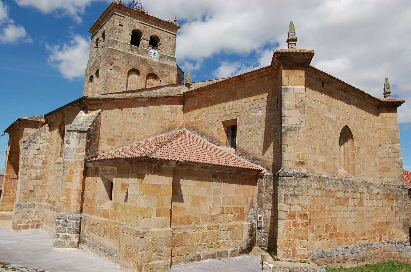 Iglesia de San Esteban en Castrillo de la Reina