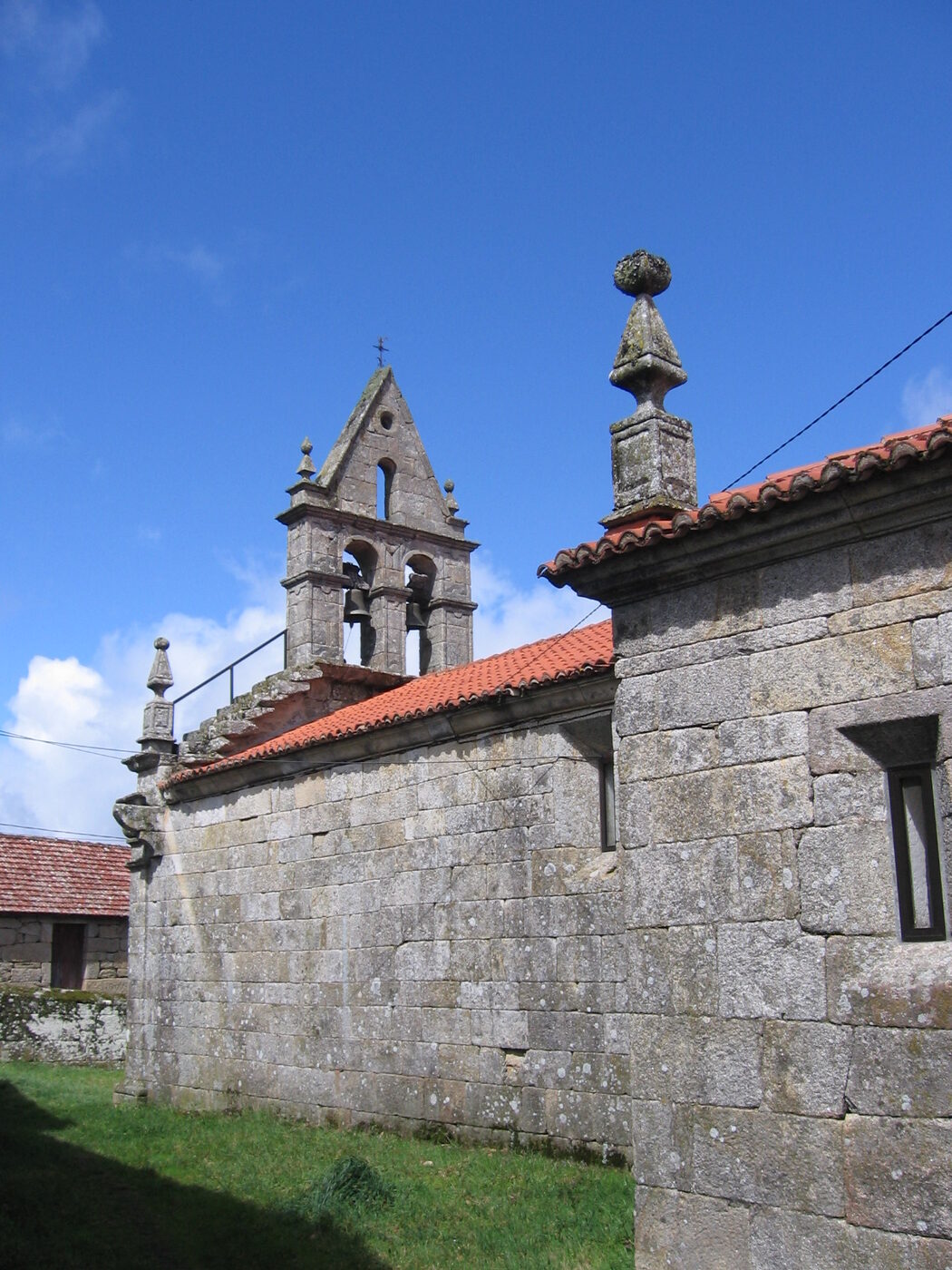 Igrexa de Santiago de Rubiás en Calvos de Randín