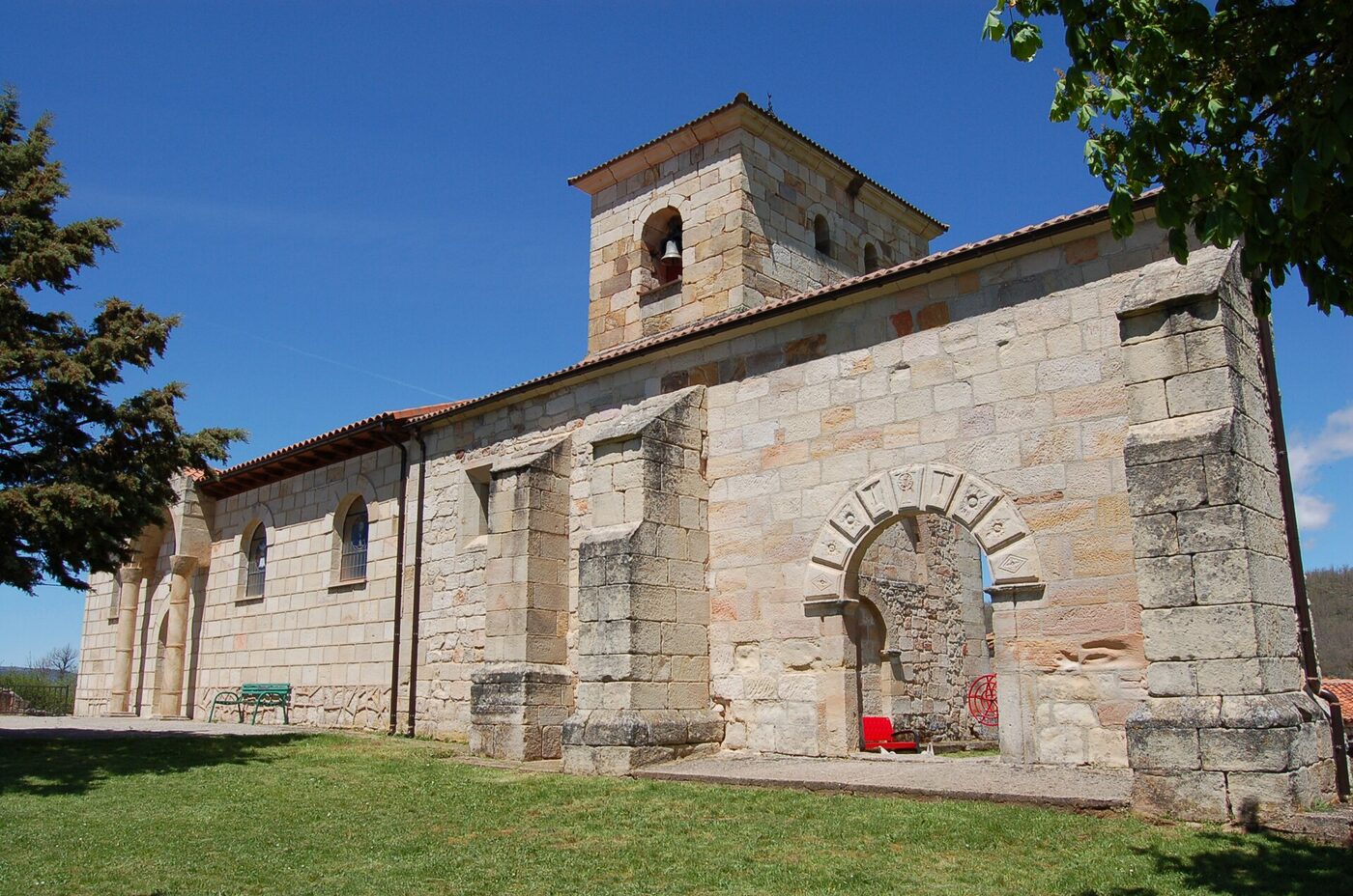 Iglesia de San Vicente Mártir en Cabezón de la Sierra