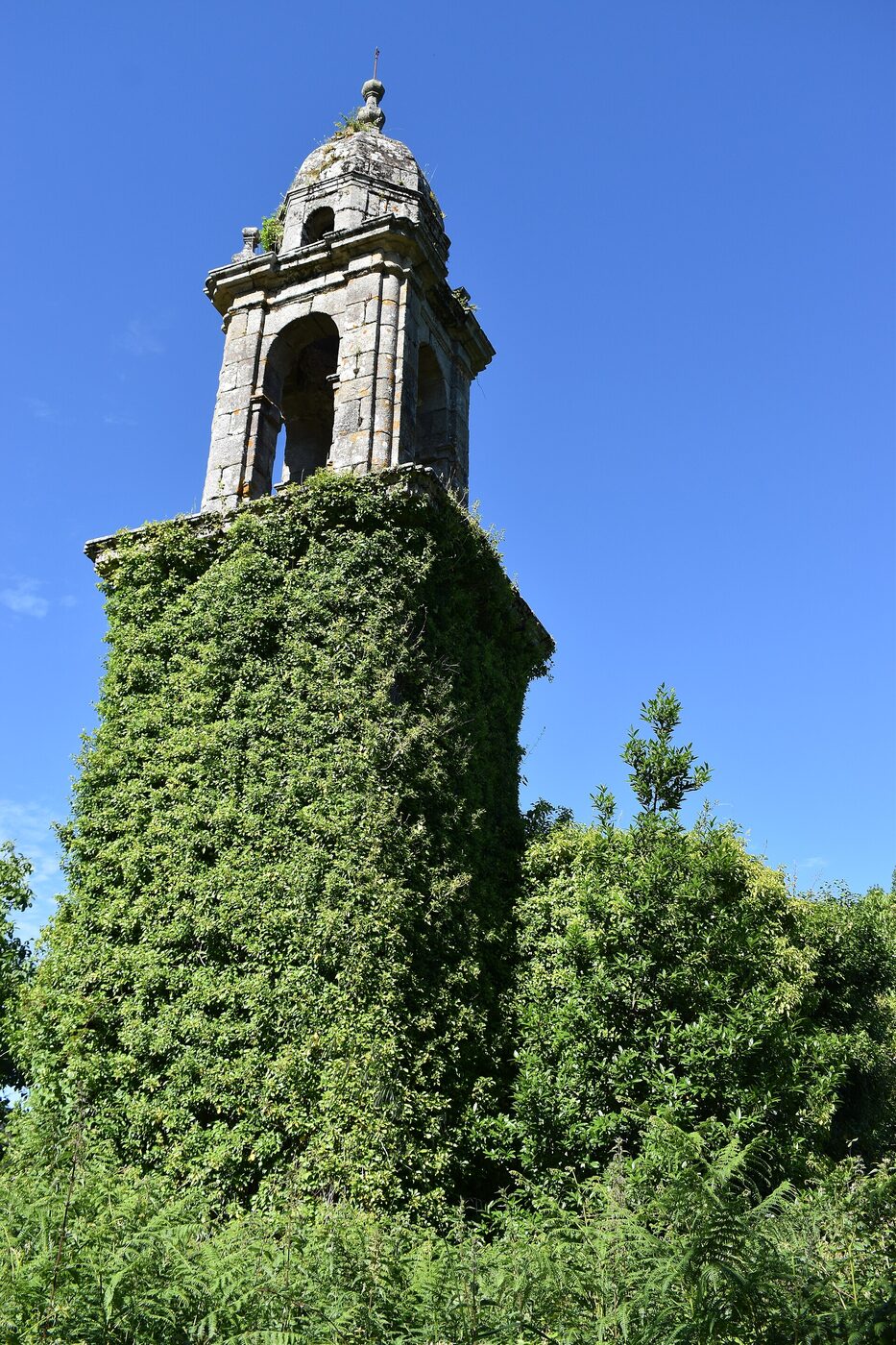 Igrexa de San Pedro de Feás en Cariño
