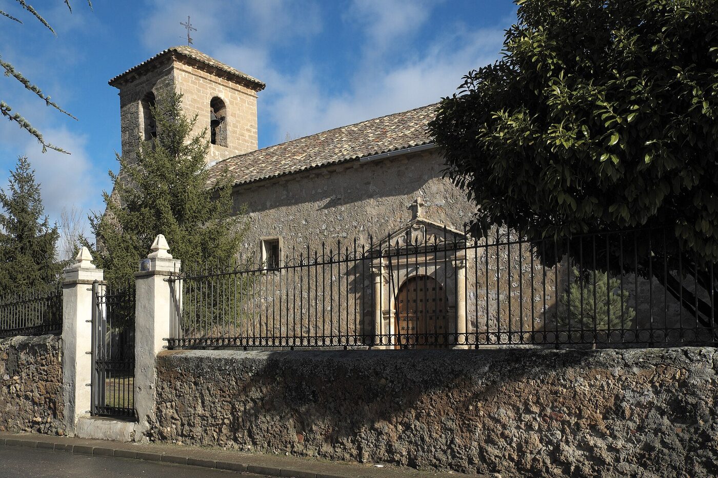 Iglesia de San Pedro Apóstol en Mandayona