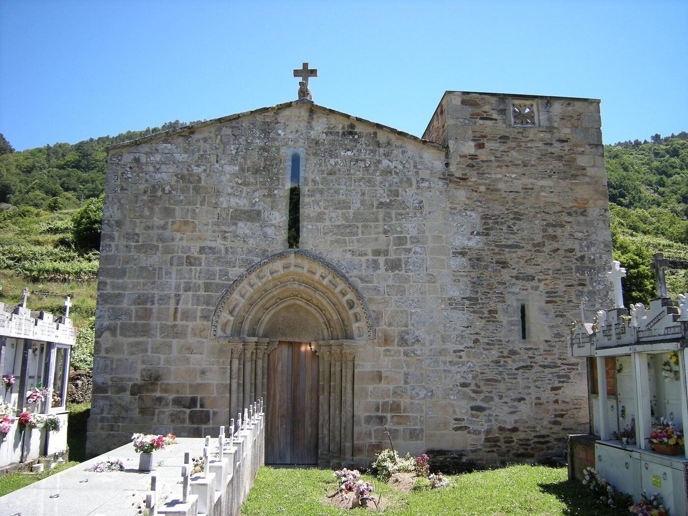 Igrexa de Santo Estevo de Atán en Pantón