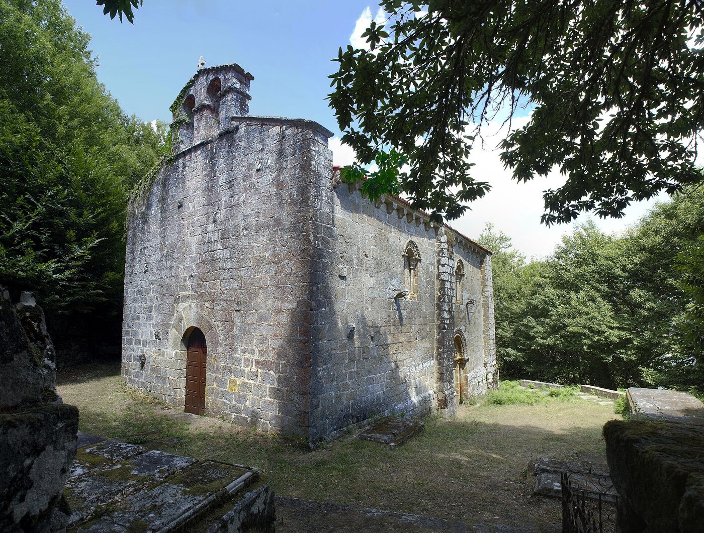 Igrexa Vella de Santa María de Pesqueiras en Chantada