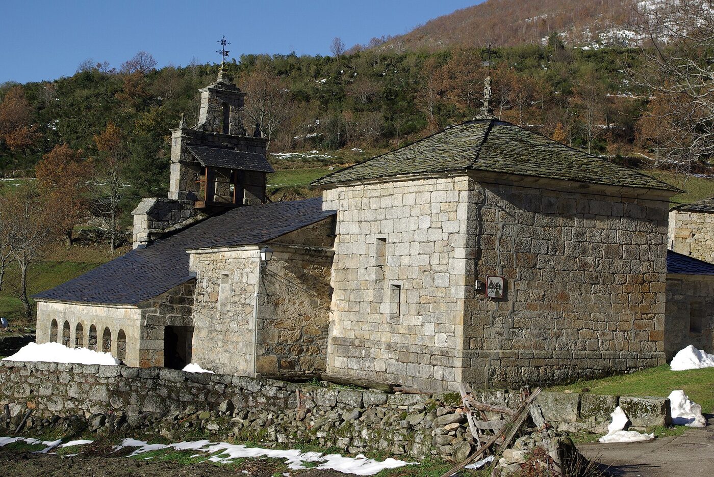 Igrexa de Santa María de Suárbol en Valle de Ancares