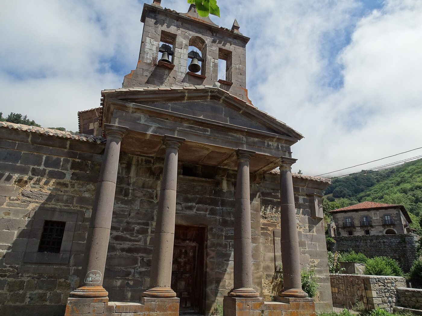 Iglesia de San Juan Bautista en Cillorigo de Liébana