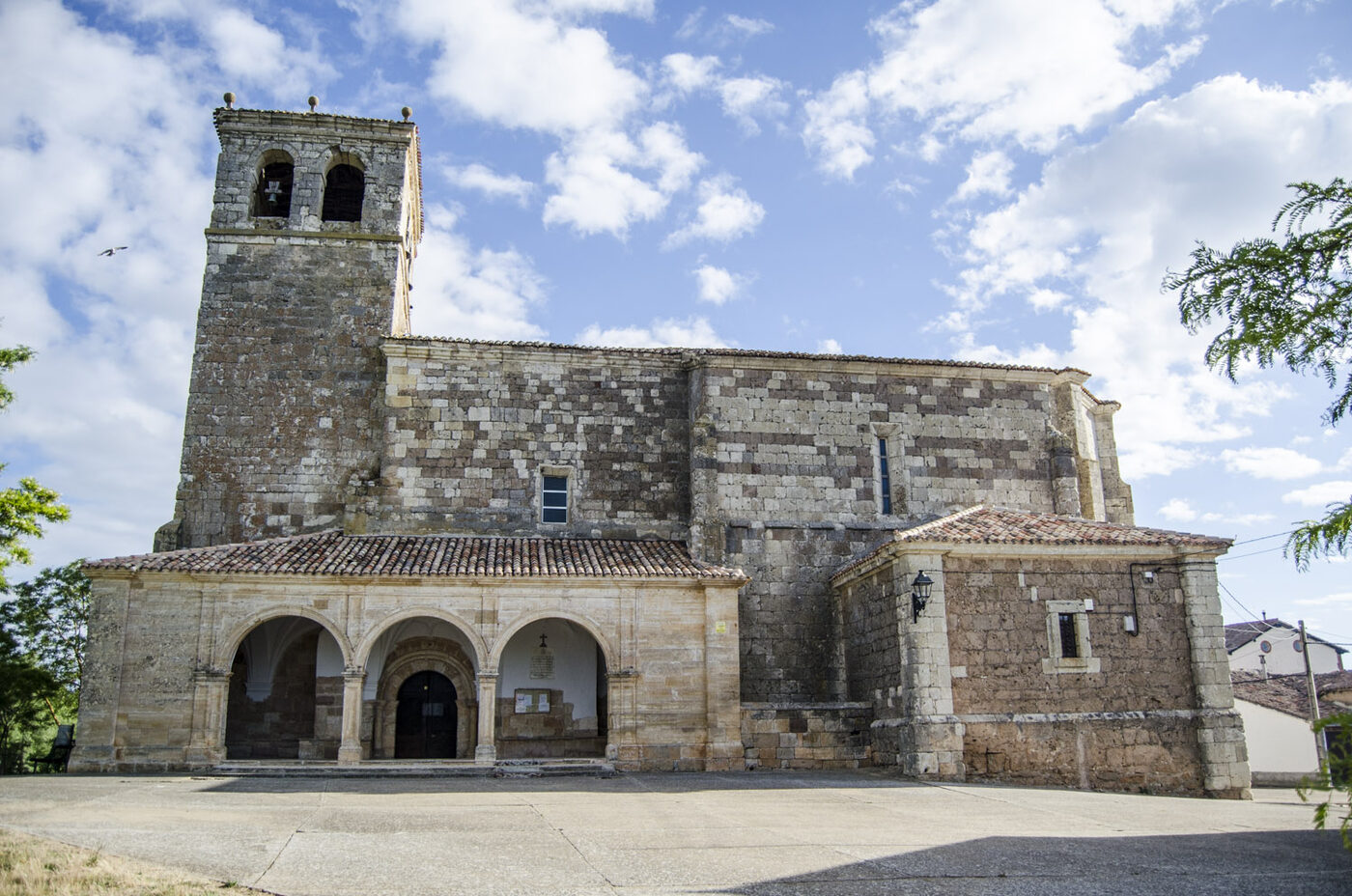 Iglesia de San Miguel Arcángel en Sotresgudo