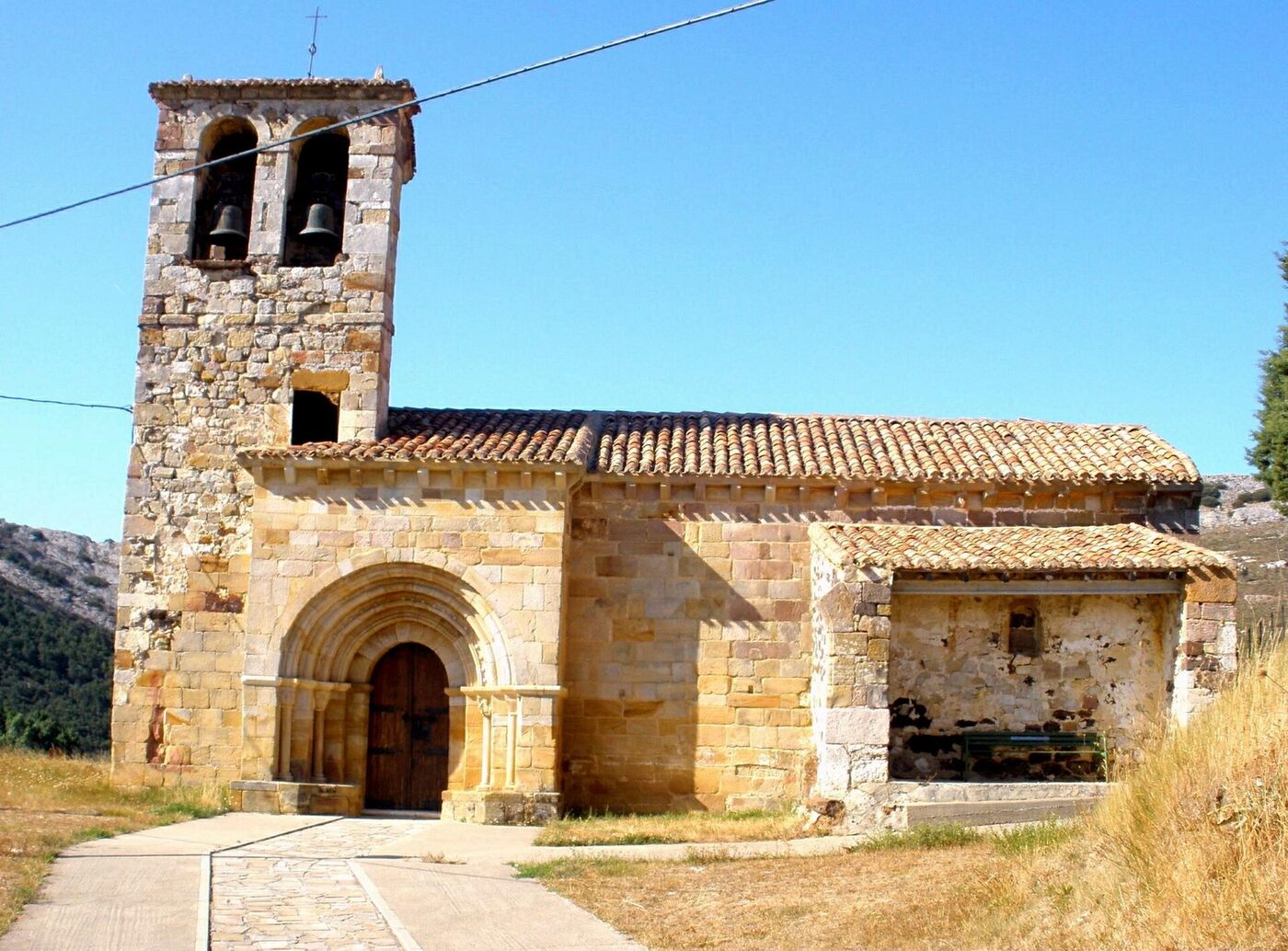 Iglesia de San Cosme y San Damián en Basconcillos del Tozo