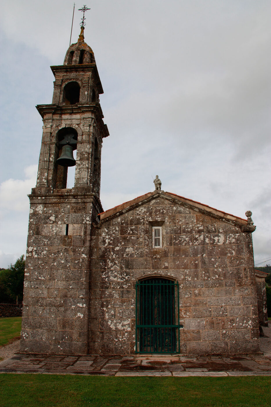 Igrexa de San Xoán de Mazaricos en A Picota